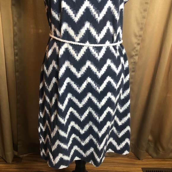 Tommy Hilfiger Short Sleeve Chevron Dress - Picture 2 of 16